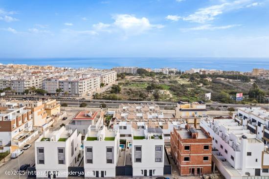 CHALETS ADOSADOS DE OBRA NUEVA EN GUARDAMAR DEL SEGURA - ALICANTE