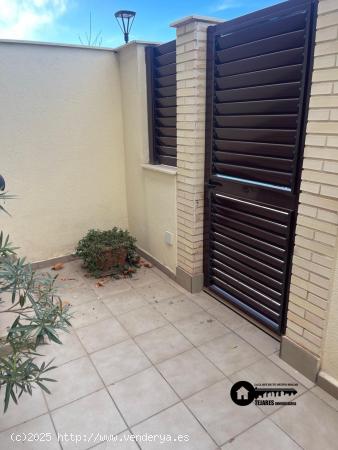 INMOBILIARIA TEJARES VENDE CHALET ADOSADO ZONA FACULTAD DE MEDICINA - ALBACETE