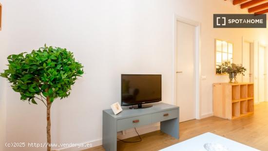 Apartamento de alquiler mensual a unos pasos del metro - BARCELONA