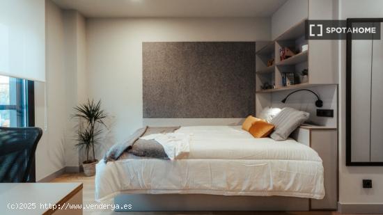 Se alquila habitación en residencia en Barcelona - BARCELONA