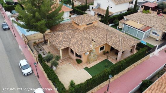  Chalet en la alcayna en esquina y todo en planta - MURCIA 