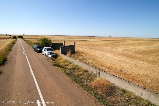 Terreno de 40.000 m junto Urb. Río Caya - BADAJOZ