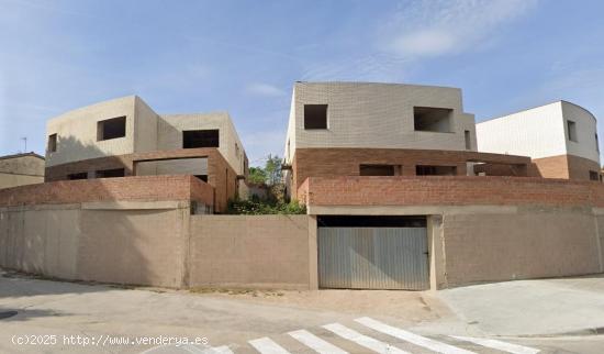  OBRA PARADA A SANT QUINTÍ DE MEDIONA - BARCELONA 