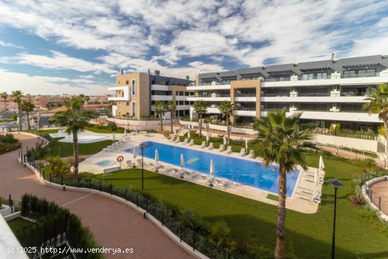 APARTAMENTO CON VISTAS A LA PISCINA. - ALICANTE