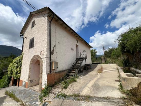 CASA CON JARDIN ,PISCINA Y TERRENO ANEJO CON MUCHAS POSIBILIDADES - HUESCA