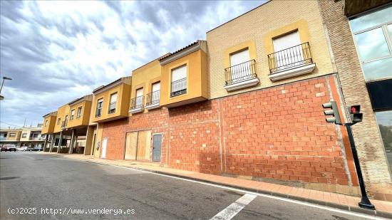 SE VENDE CONJUNTO DE 5 VIVIENDAS + 6 GARAJES EL ALGAR - MURCIA