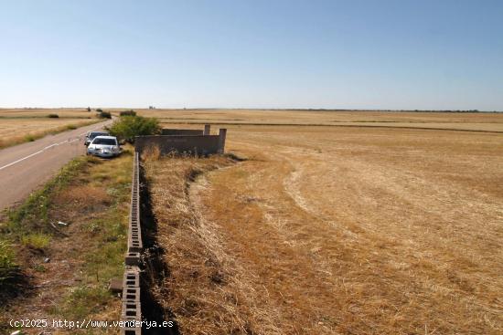 Terreno de 40.000 m junto Urb. Río Caya - BADAJOZ