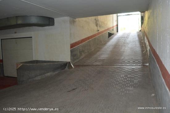  Alquiler de plaza de garaje cerrada en Orihuela, zona C/ Obispo Rocamora, 14 m2. - ALICANTE 