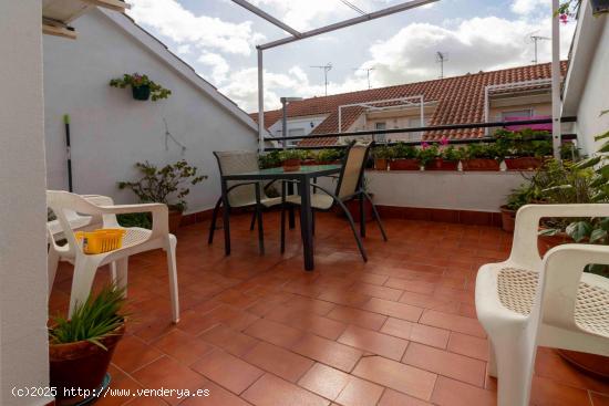 ADOSADO EN BARRIADA DE LLERA - BADAJOZ