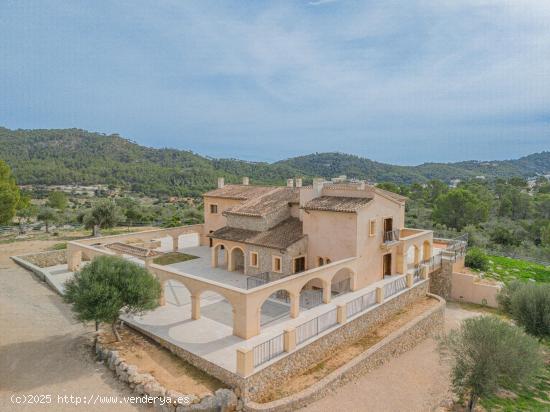 Villa de estilo mallorquín en Camp de Mar - BALEARES