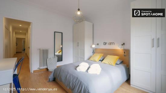 Elegante habitación en alquiler en apartamento de 6 dormitorios en Sarrià-Sant Gervasi - BARCELONA