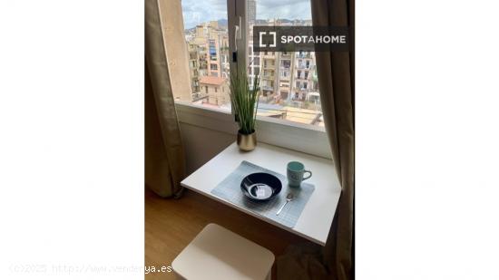 Habitación en piso compartido en barcelona. - BARCELONA