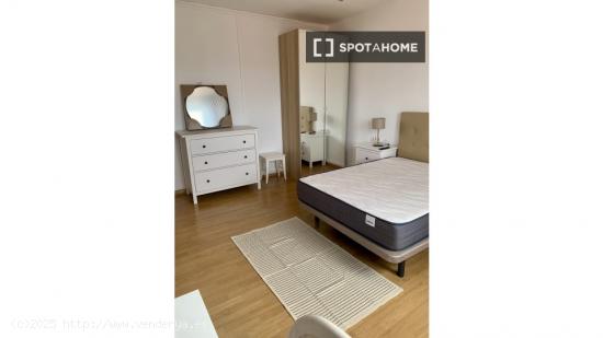 Habitación en piso compartido en barcelona. - BARCELONA