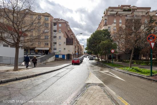  Comoda plaza de garaje en Villarejo, junto Camino de Ronda. Cerca de parada de bus y metro. - GRANAD 