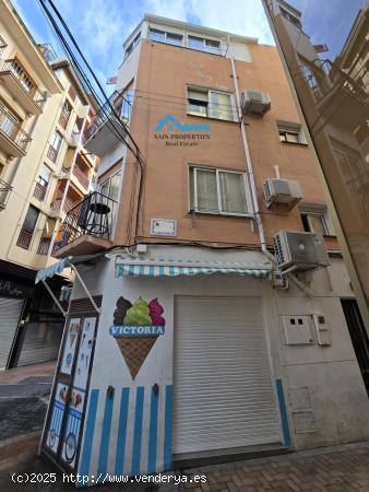 Edificio de 2 plantas con terraza, en el casco antiguo de Benidorm - ALICANTE