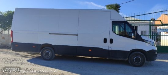 Iveco Daily Furgon 35S15 2.3 D 146 CV L4H3 de 2019 con 179.000 Km por 23.999 EUR. en Murcia