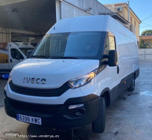 Iveco Daily Furgon 35S15 2.3 D 146 CV L4H3 de 2019 con 179.000 Km por 23.999 EUR. en Murcia