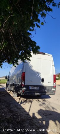 Iveco Daily Furgon 35S15 2.3 D 146 CV L4H3 de 2019 con 179.000 Km por 23.999 EUR. en Murcia