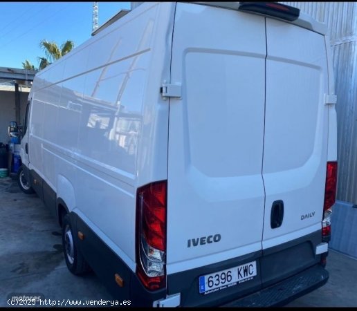 Iveco Daily Furgon 35S15 2.3 D 146 CV L4H3 de 2019 con 179.000 Km por 23.999 EUR. en Murcia