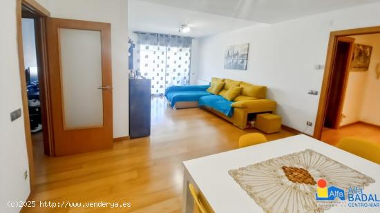 Piso de 3 habitaciones, 105 m², en 1ª Linea de Mar, zona Comunitaria con Piscina - BARCELONA