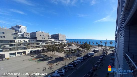 Piso de 3 habitaciones, 105 m², en 1ª Linea de Mar, zona Comunitaria con Piscina - BARCELONA