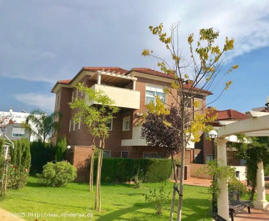 BAJO EN TURRUÑUELOS CON TERRAZA DE 40 M2, 2 GARAJES Y TRASTERO - CORDOBA