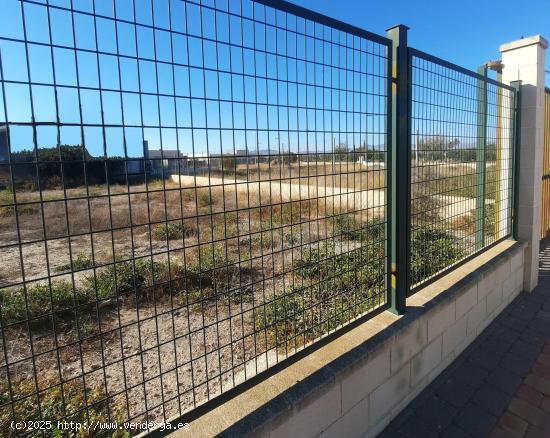 SOLAR VALLADO PARA VIVIENDA UNIFAMILIAR EN TORRE DEL OBISPO - MURCIA