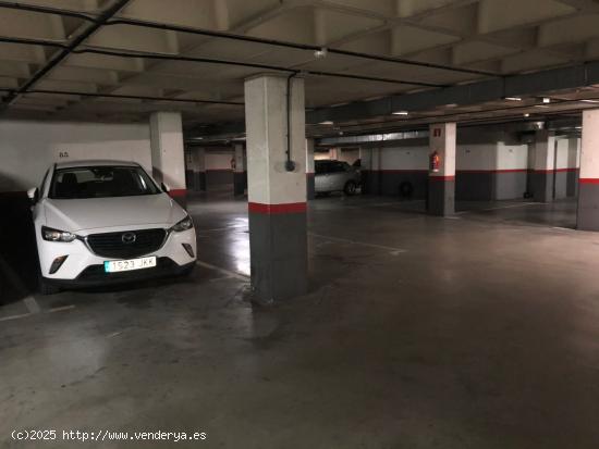 Plaza de garaje para coche grande - MADRID