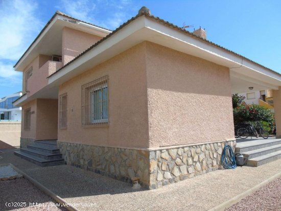 Villa en venta en La Manga del Mar Menor (Murcia)