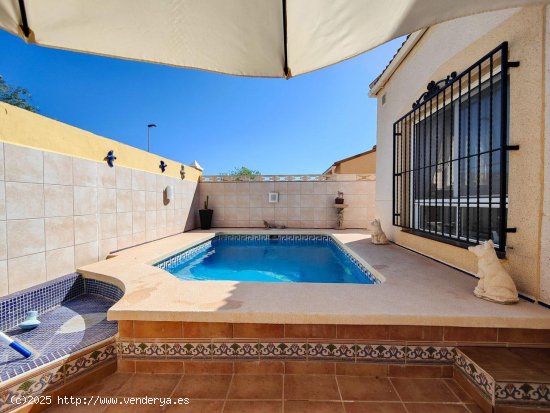 Villa en venta en Torrevieja (Alicante)