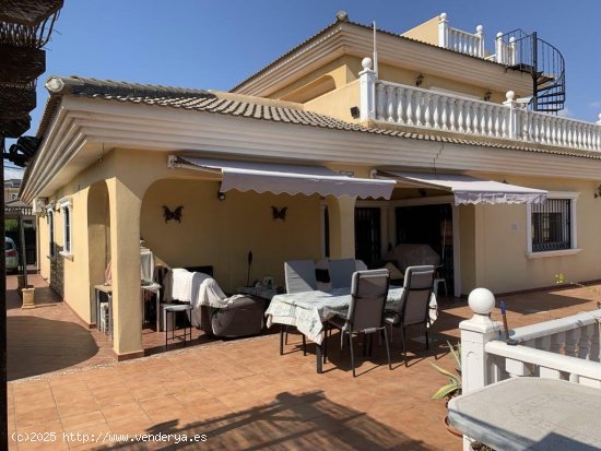 Villa en venta en Torrevieja (Alicante)