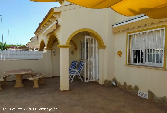 Casa en alquiler en Pilar de la Horadada (Alicante)