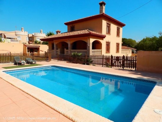 Villa en venta en Pilar de la Horadada (Alicante)