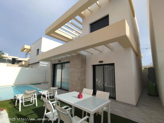 Villa en venta en Los Montesinos (Alicante)