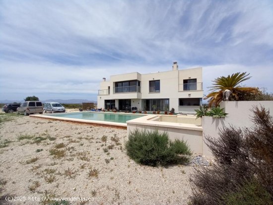 Villa en venta en Elche (Alicante)