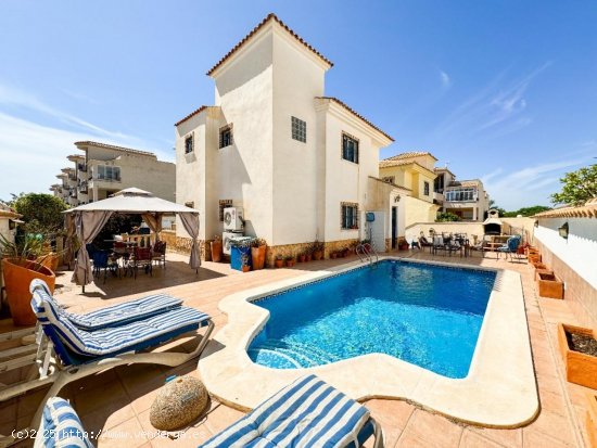 Villa en venta en Orihuela (Alicante)