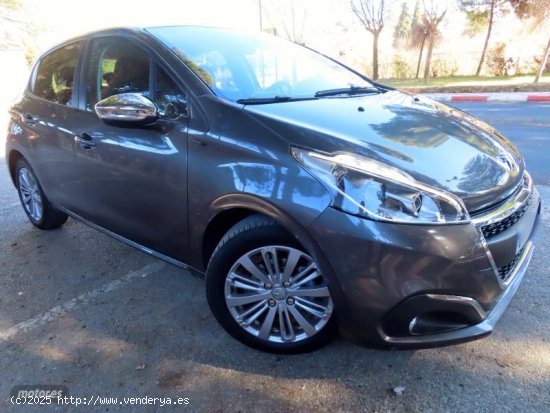 Peugeot 208 1.5D SIGNATURE-CARPLAY-KLIMA-LLANTAS-LEDS-PARKTRONIC de 2020 con 60.000 Km por 8.900 EUR