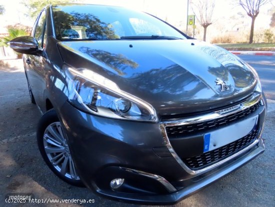 Peugeot 208 1.5D SIGNATURE-CARPLAY-KLIMA-LLANTAS-LEDS-PARKTRONIC de 2020 con 60.000 Km por 8.900 EUR