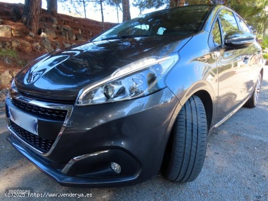 Peugeot 208 1.5D SIGNATURE-CARPLAY-KLIMA-LLANTAS-LEDS-PARKTRONIC de 2020 con 60.000 Km por 8.900 EUR