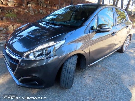 Peugeot 208 1.5D SIGNATURE-CARPLAY-KLIMA-LLANTAS-LEDS-PARKTRONIC de 2020 con 60.000 Km por 8.900 EUR