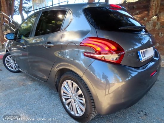 Peugeot 208 1.5D SIGNATURE-CARPLAY-KLIMA-LLANTAS-LEDS-PARKTRONIC de 2020 con 60.000 Km por 8.900 EUR