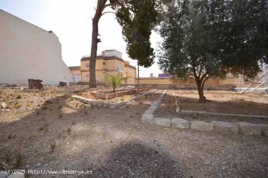 PLANTA BAJA EN VENTA CON PARCELA DE 1.152M2, BARRIO PERAL - MURCIA