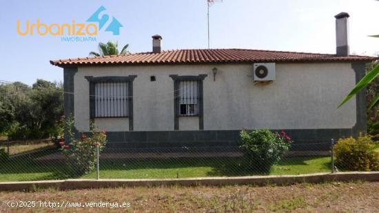 PRECIOSO CHALET CON PISCINA TOTALMENTE LEGALIZADO PARA ENTRAR A VIVIR - BADAJOZ