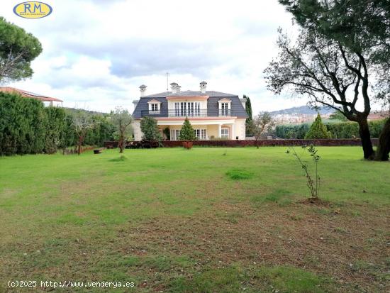 Se Vende Chalet tipo Palacete Francés Seminuevo en Sierrilla Sector 1 de Cáceres, - CACERES