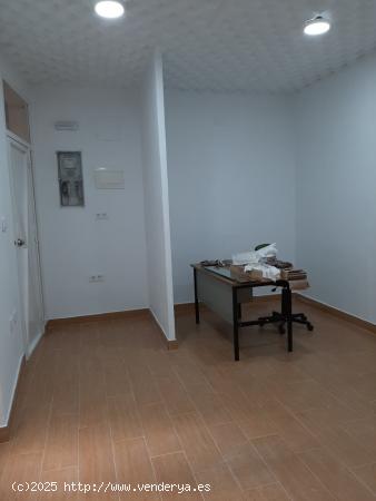 Local con potencial ideal para oficinas o renovación como apartamento - CACERES