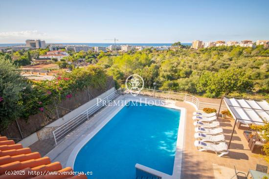 Casa con jardín y piscina en Levantina - BARCELONA