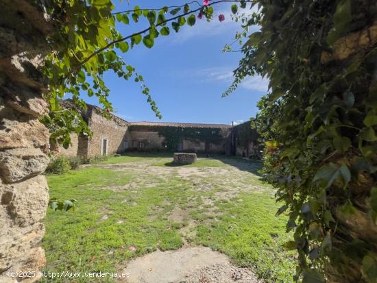 Edificio de uso mixto en venta en DE TORREMENGA, 148 - CACERES