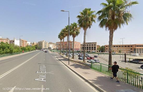 LOCAL COMERCIAL EN CENTRO COMERCIAL - MURCIA