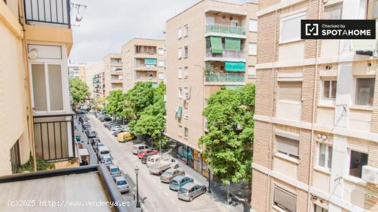 Luminoso apartamento estudio con balcón encantador en alquiler cerca de Metro en L'Amistat - VALENC