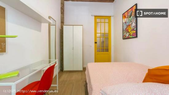 Se alquila habitación en piso compartido en Valencia - VALENCIA